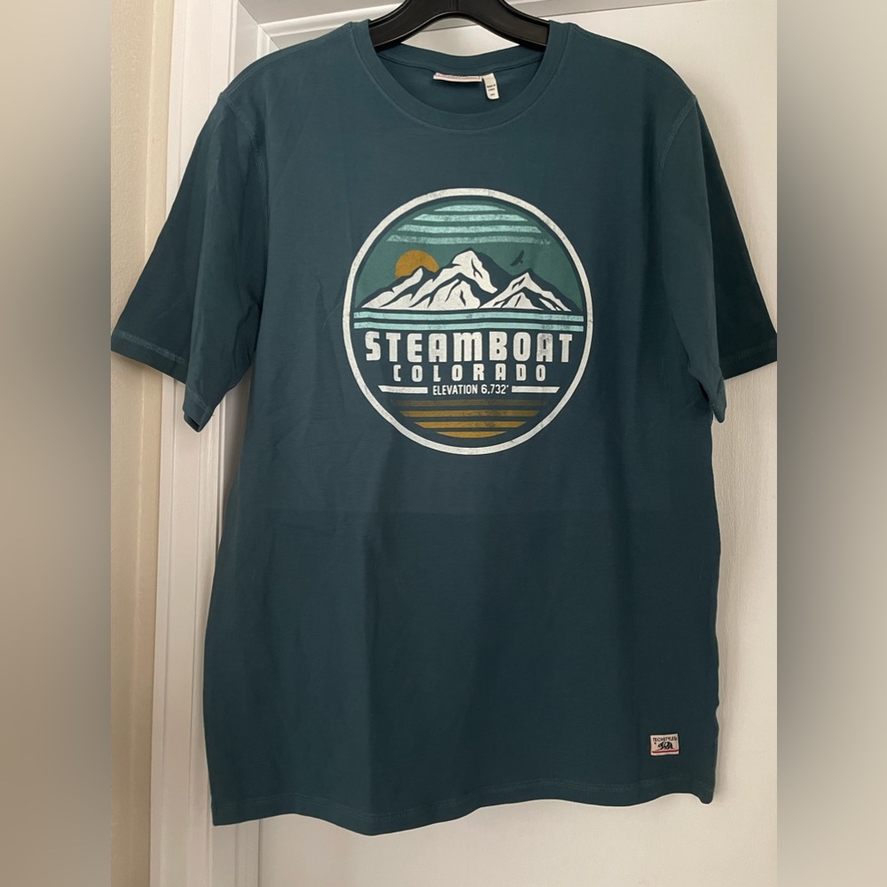 NWOT - Brand new Graphic T-Shirt!  95% Cotton / 5% Spandex.